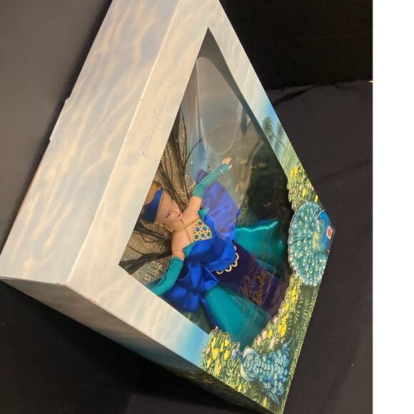 1998 THE PEACOCK BARBIE ORIGINAL BOX COLLECTOR EDITION - Picture 3 of 8